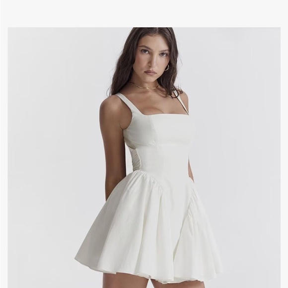 Square neck tank white mini dress backless bow fit and flare size medium NEW - Picture 3 of 11